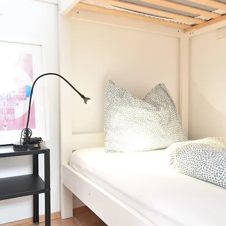 Huge In Awesome Location With Parking Apartman