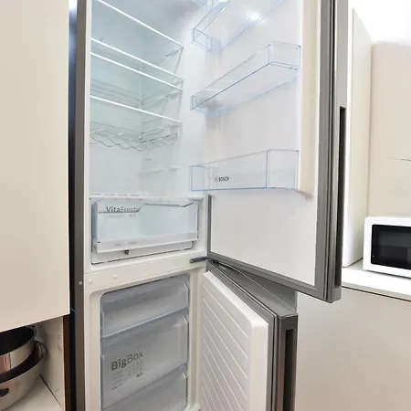 Huge In Awesome Location With Parking Innsbruck