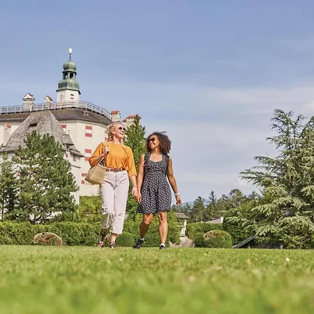 Huge In Awesome Location With Parking Apartman *