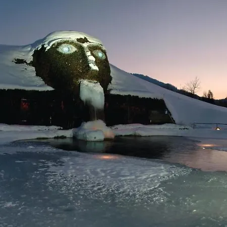 Huge In Awesome Location With Parking 公寓 *