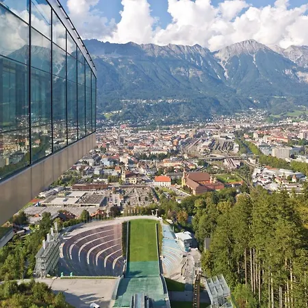 Апартаменты Huge In Awesome Location With Parking *