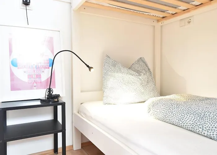 Huge In Awesome Location With Parking 公寓