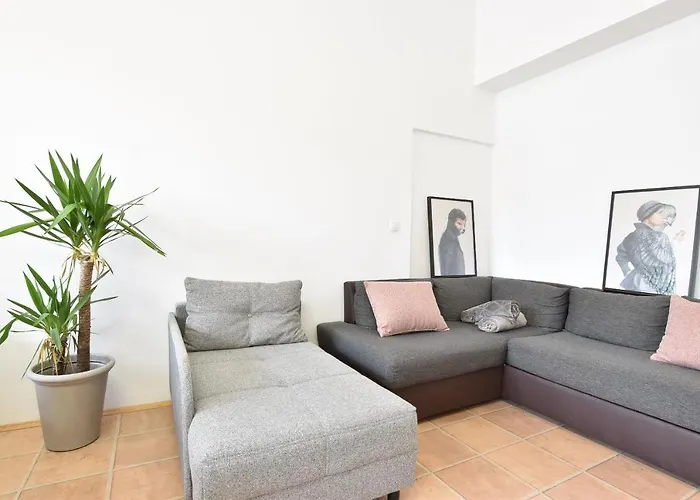 Huge In Awesome Location With Parking *