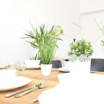 Apartmán Huge In Awesome Location With Parking