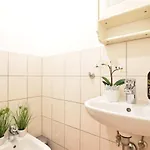 Huge In Awesome Location With Parking * Innsbruck