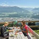 Apartmán Huge In Awesome Location With Parking