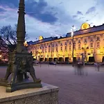 Huge In Awesome Location With Parking Apartmán