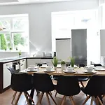 Huge In Awesome Location With Parking * Innsbruck
