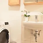 Apartmán Huge In Awesome Location With Parking